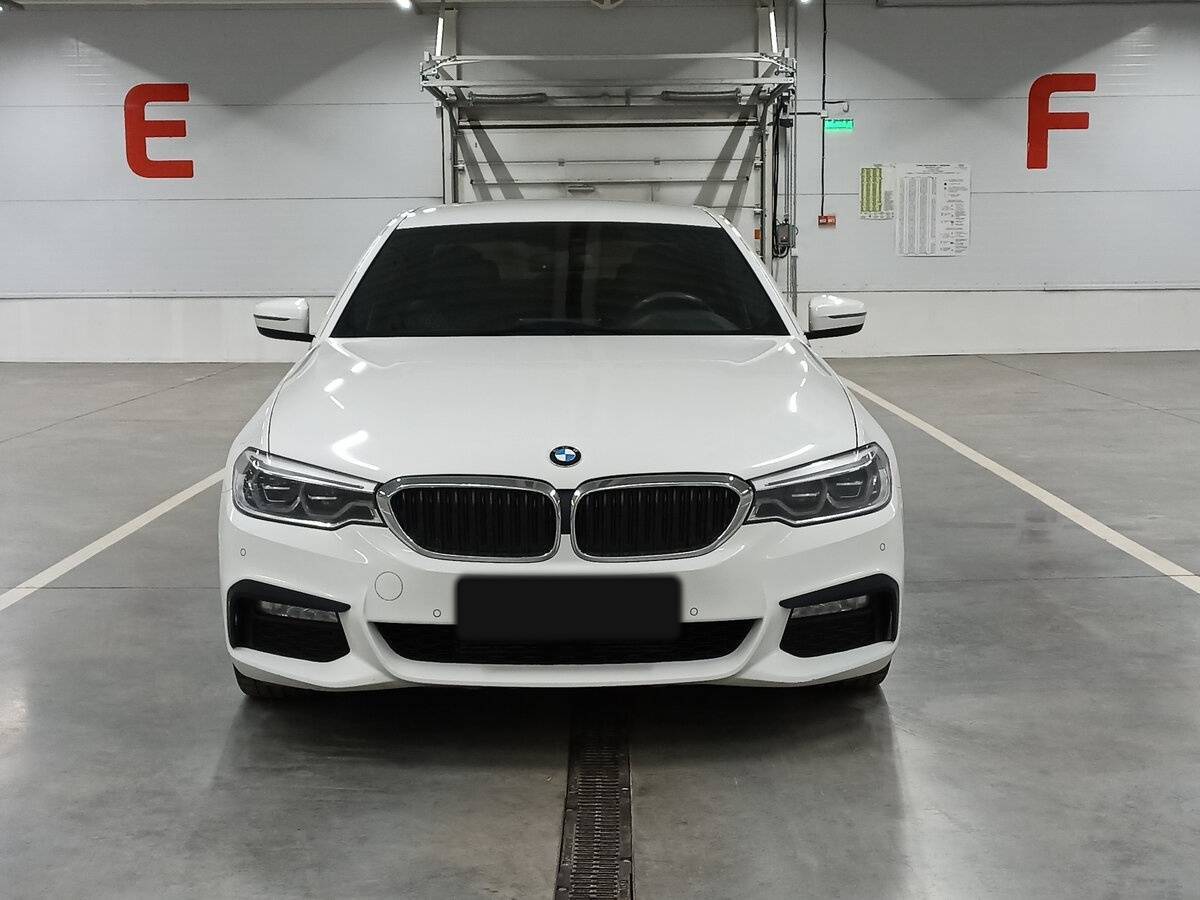 BMW 5 серии 2018 года с пробегом. Фото: #1