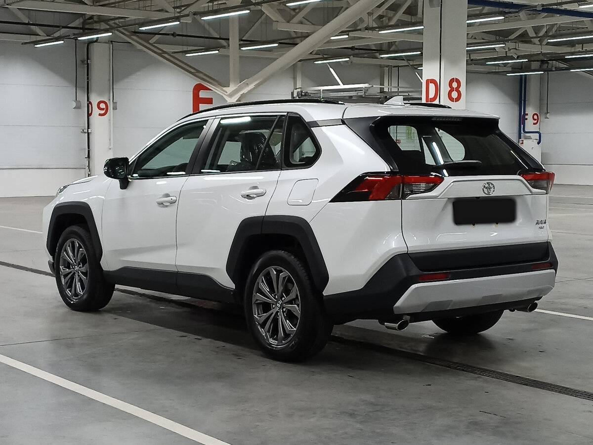 Toyota RAV4 2024 года с пробегом. Фото: #6
