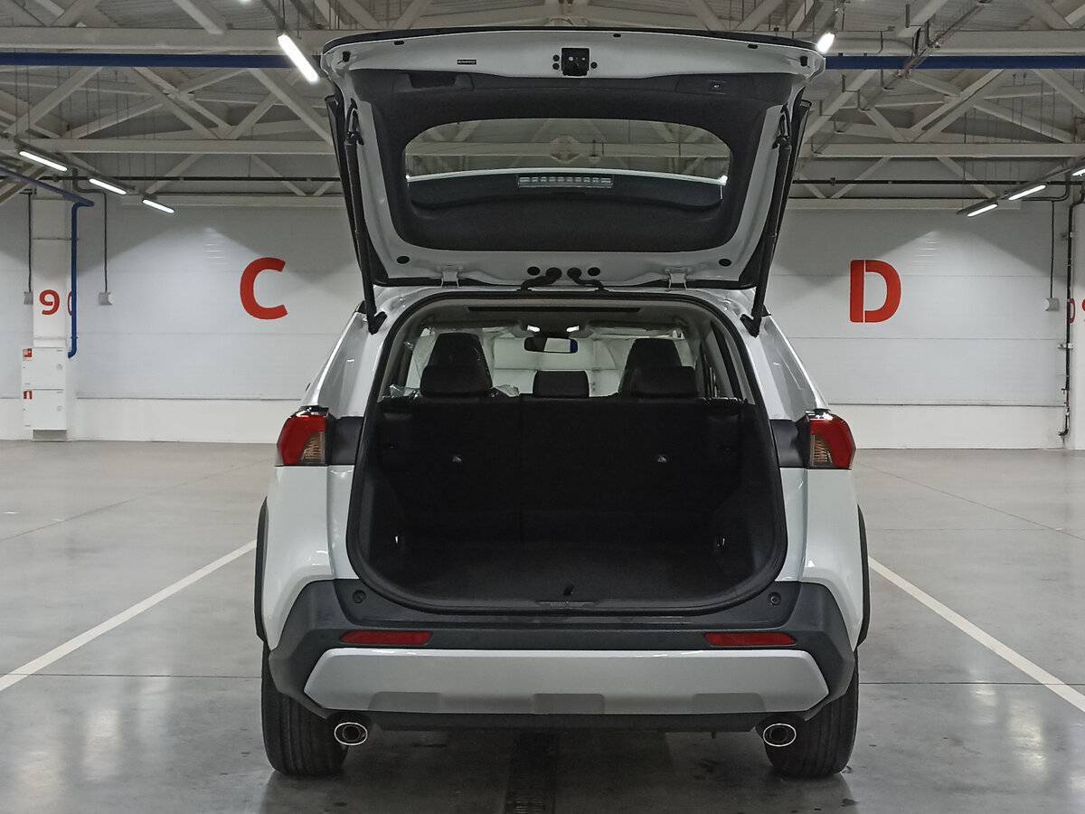 Toyota RAV4 2024 года с пробегом. Фото: #9