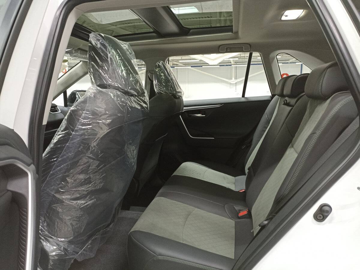 Toyota RAV4 2024 года с пробегом. Фото: #11