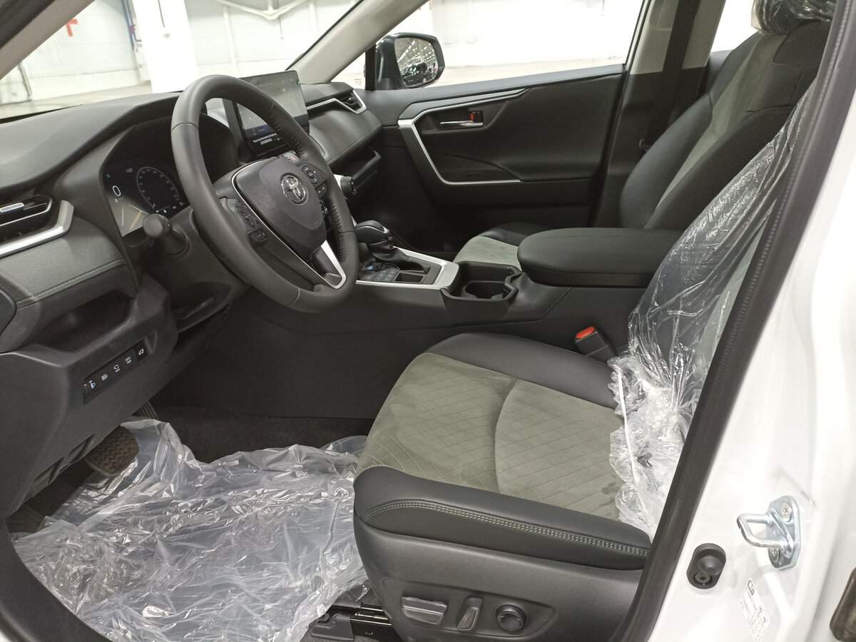Toyota RAV4 2024 года с пробегом. Фото: #15