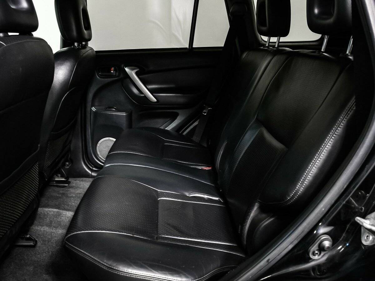 Toyota RAV4 2005 года с пробегом. Фото: #11