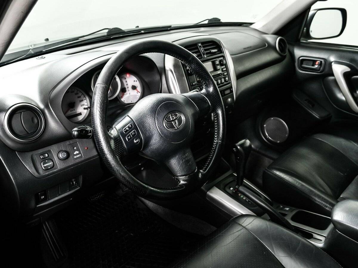 Toyota RAV4 2005 года с пробегом. Фото: #12
