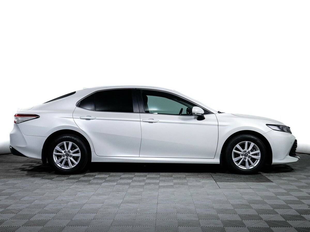 Toyota Camry 2019 года с пробегом. Фото: #3