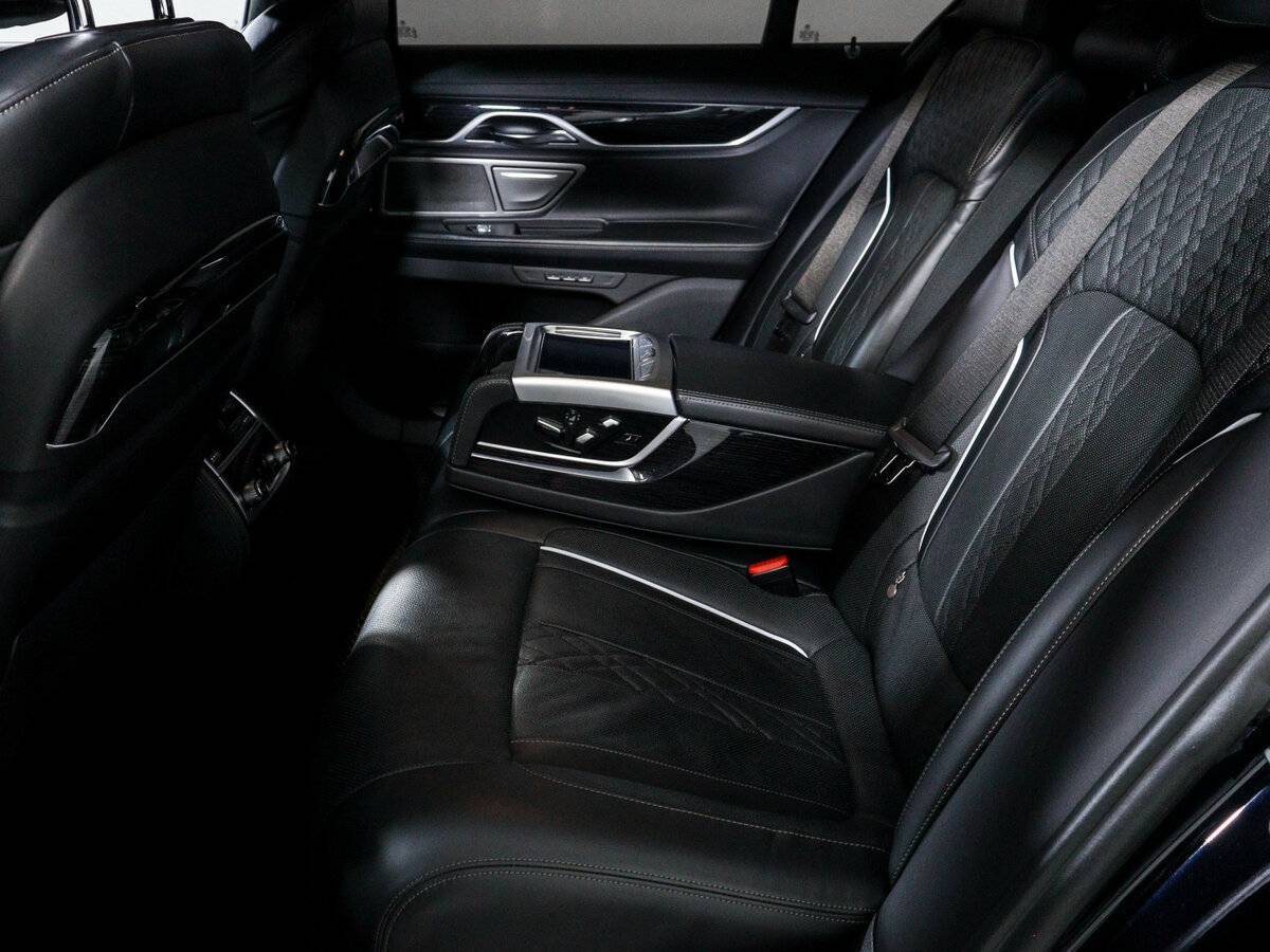 BMW 7 серии 2019 года с пробегом. Фото: #9