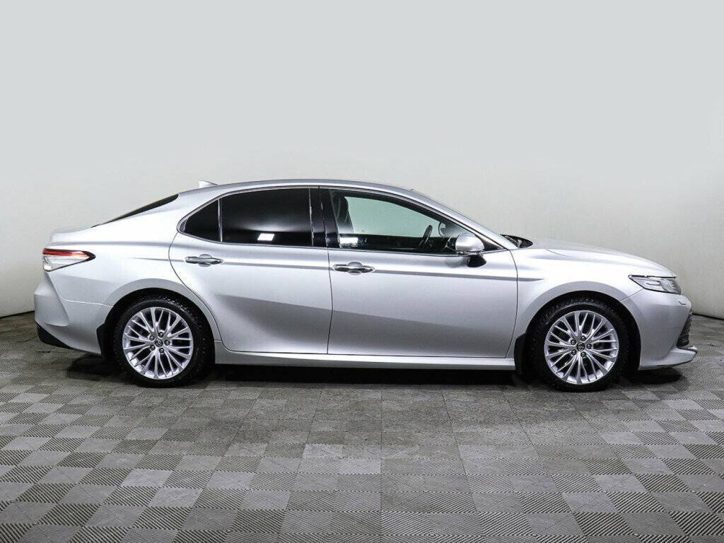 Toyota Camry 2018 года с пробегом. Фото: #2