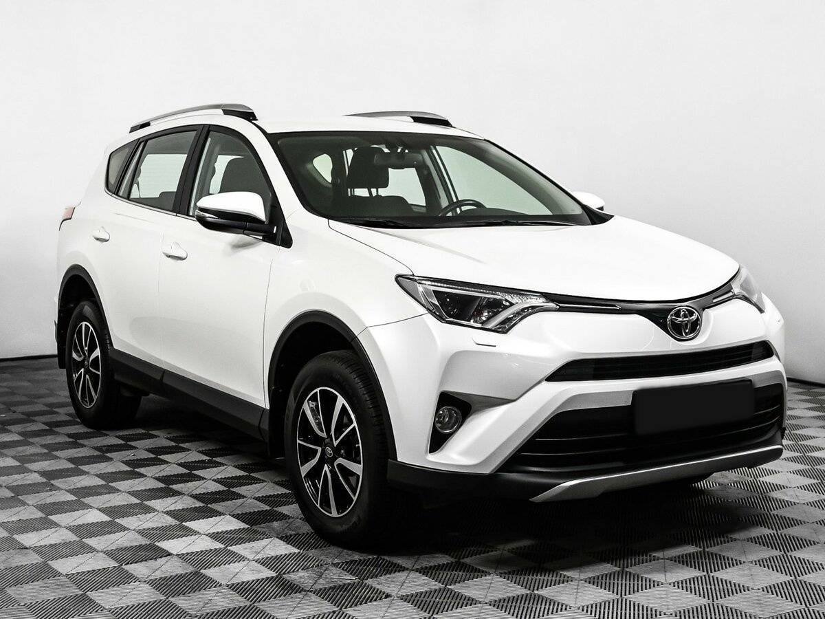 Toyota RAV4 2017 года с пробегом. Фото: #2