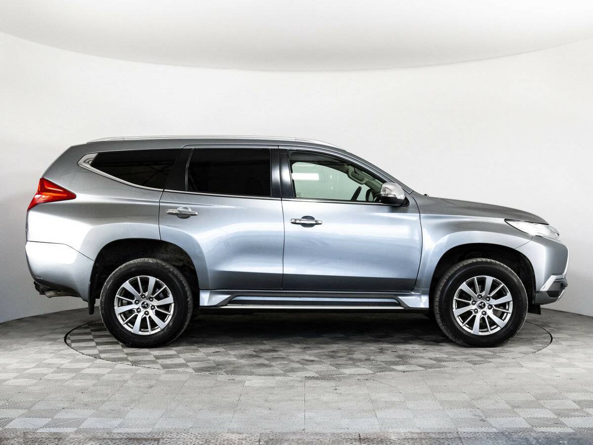Mitsubishi Pajero Sport 2017 года с пробегом. Фото: #3