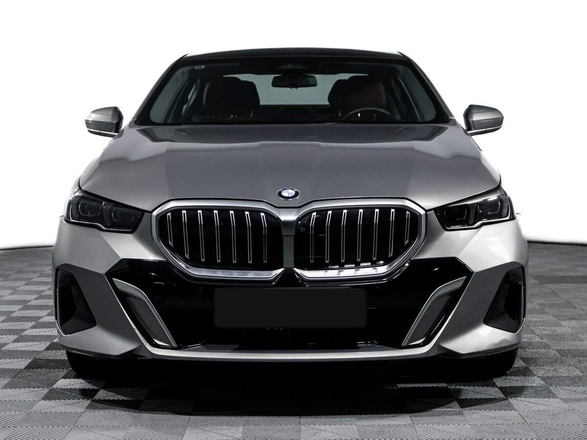 BMW 5 серии 2024 года с пробегом. Фото: #1