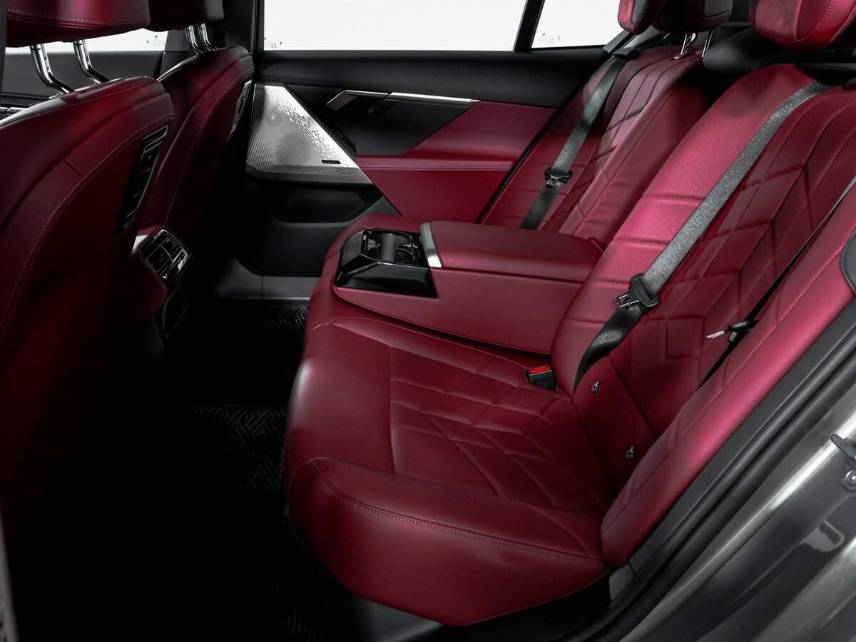 BMW 5 серии 2024 года с пробегом. Фото: #9