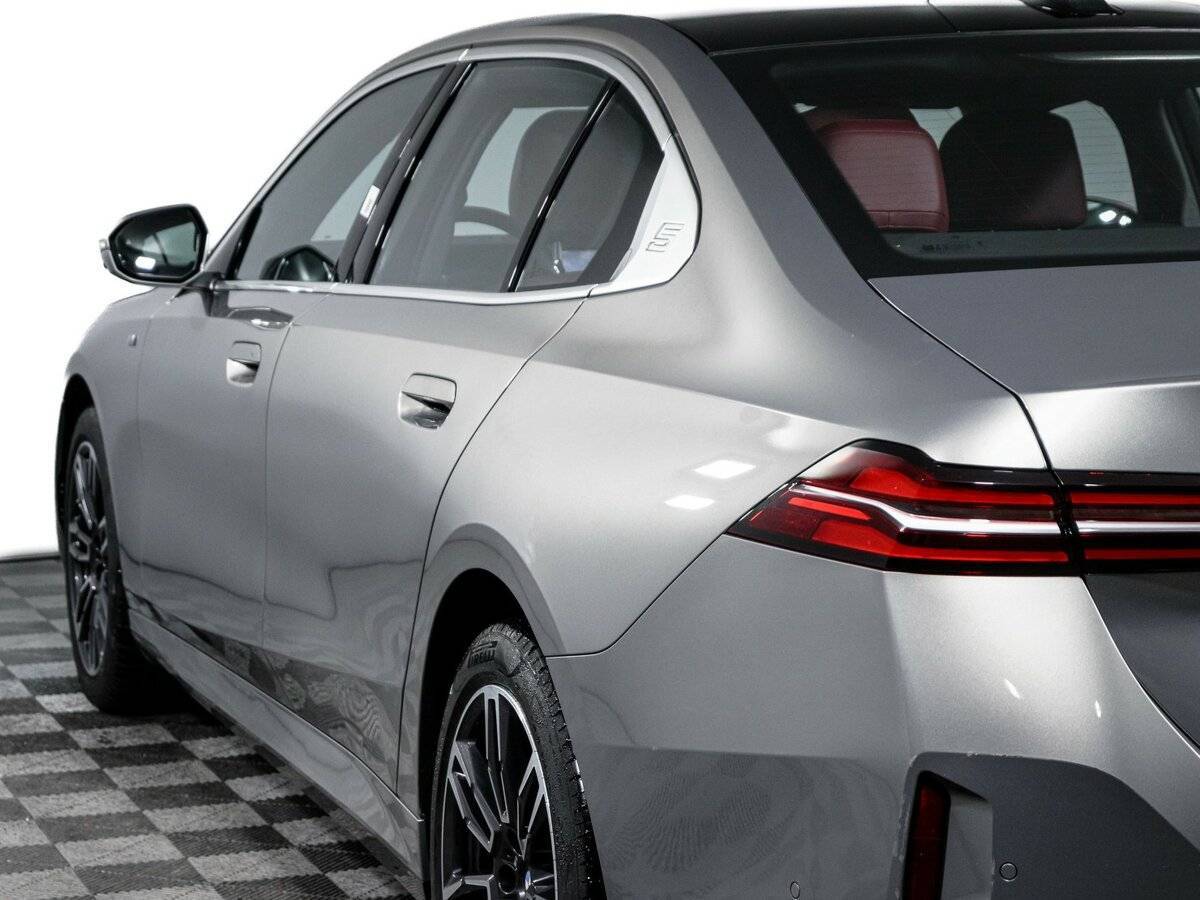 BMW 5 серии 2024 года с пробегом. Фото: #17