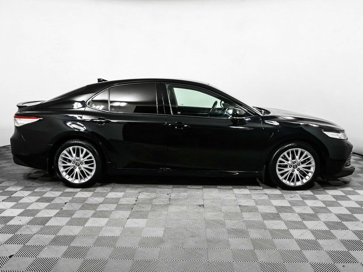 Toyota Camry 2018 года с пробегом. Фото: #3