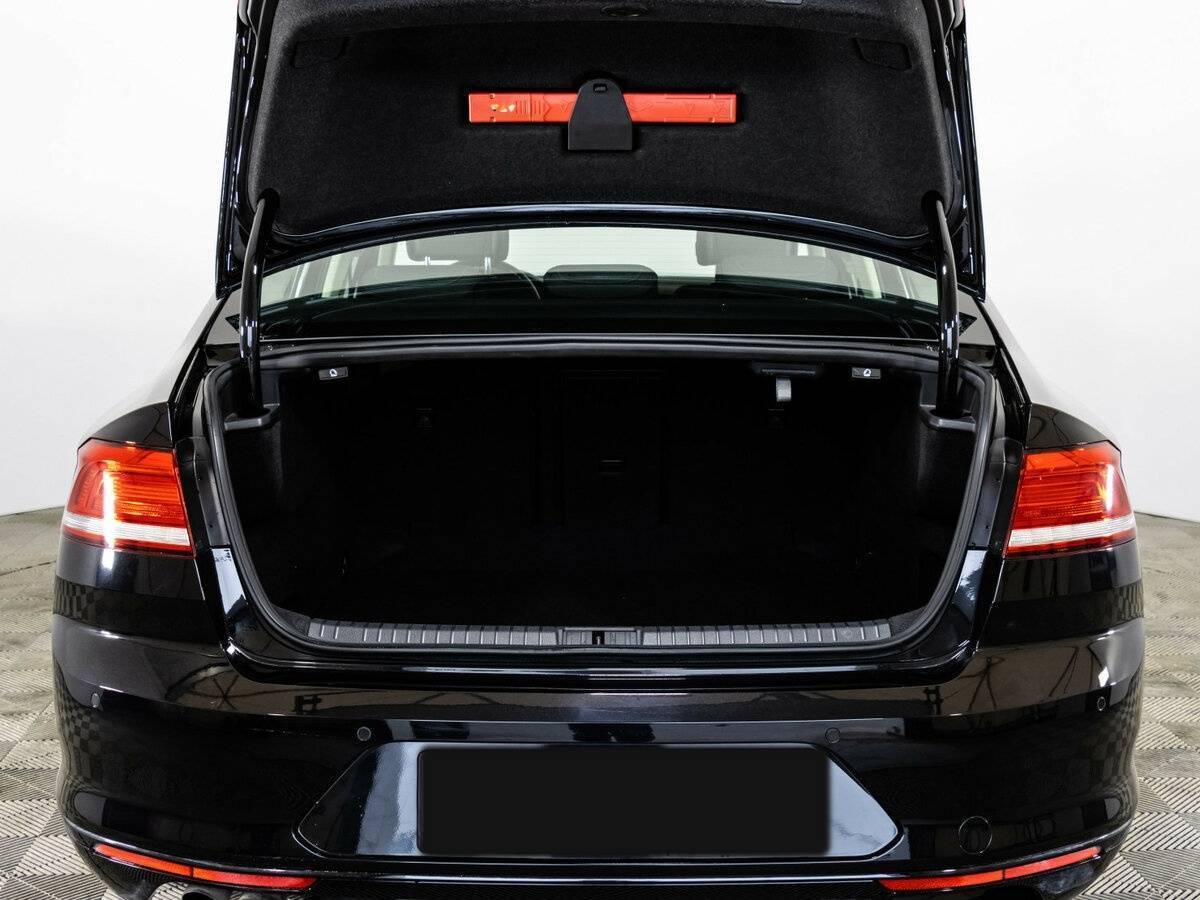 Volkswagen Passat 2018 года с пробегом. Фото: #20