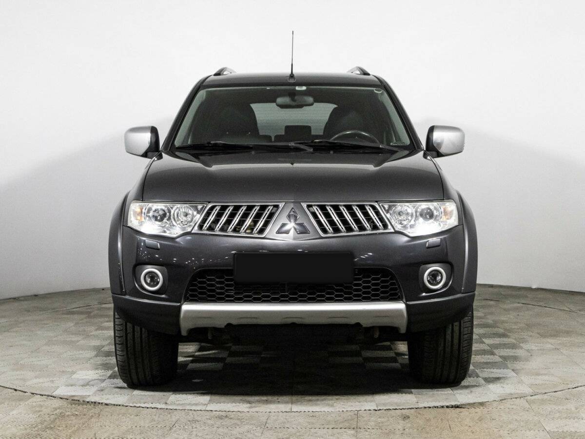 Mitsubishi Pajero Sport 2011 года с пробегом. Фото: #1