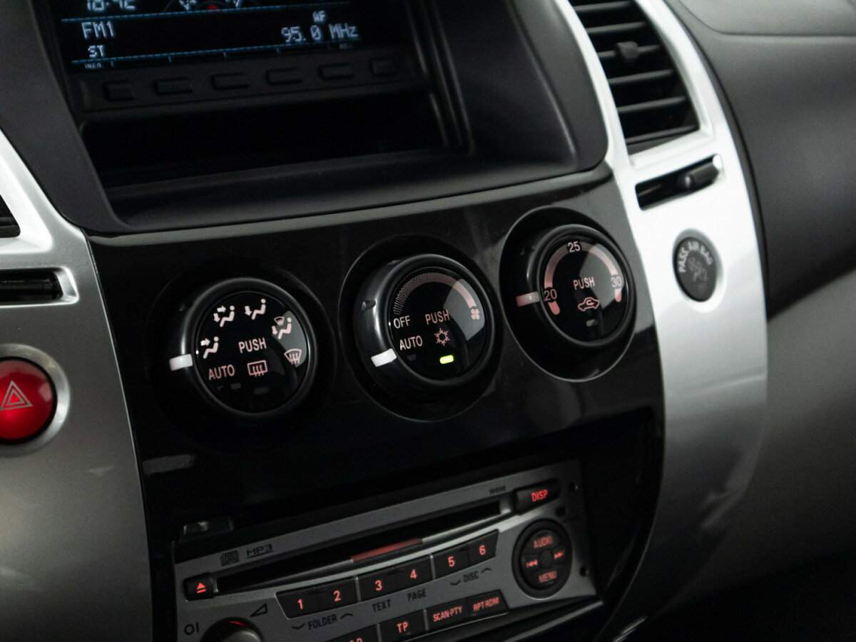 Mitsubishi Pajero Sport 2011 года с пробегом. Фото: #17