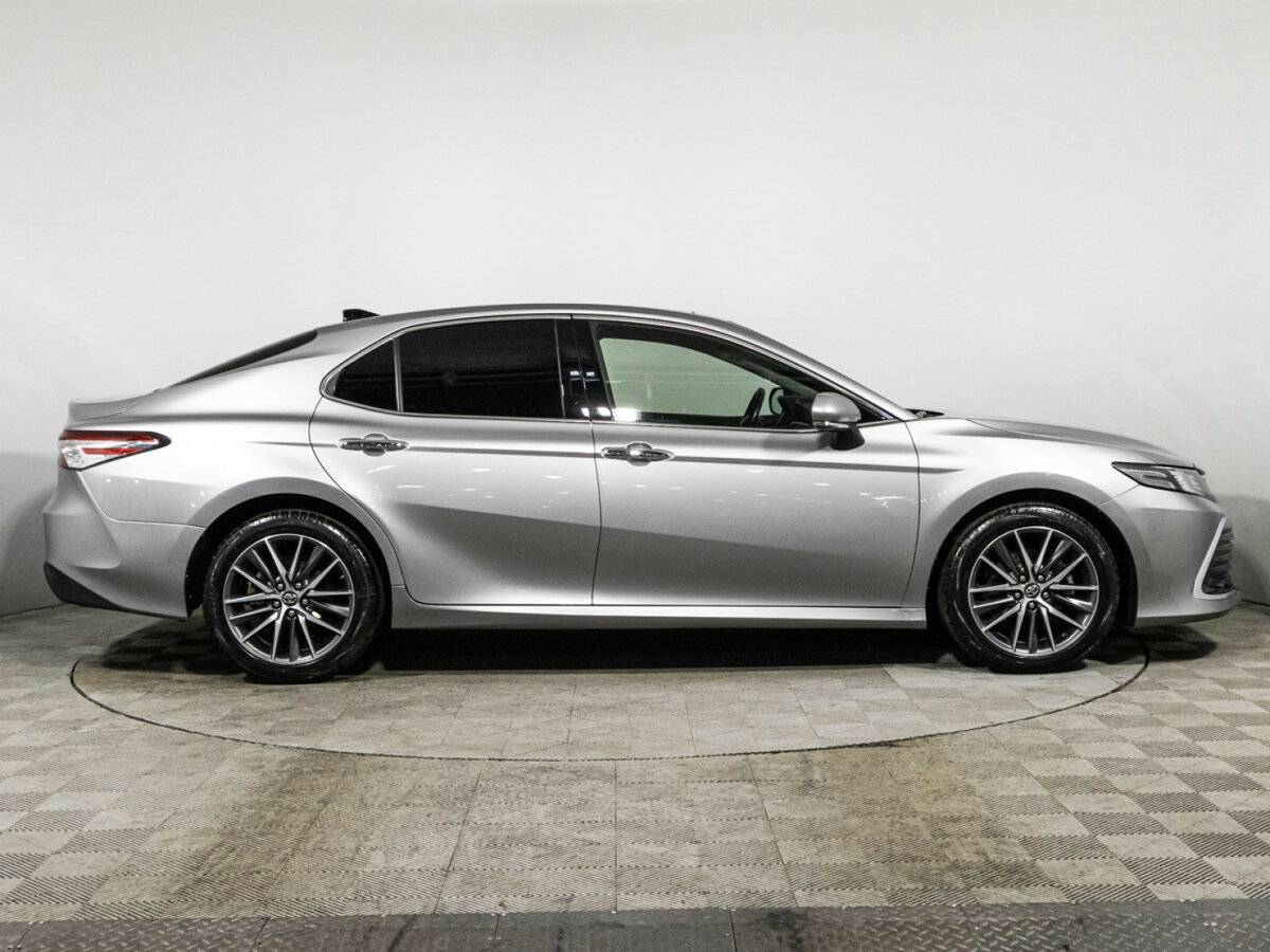 Toyota Camry 2022 года с пробегом. Фото: #3