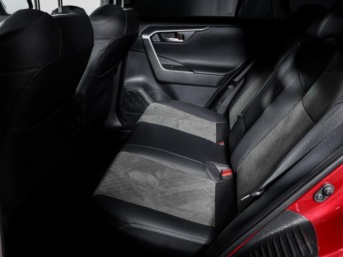 Toyota RAV4 2024 года с пробегом. Фото: #9