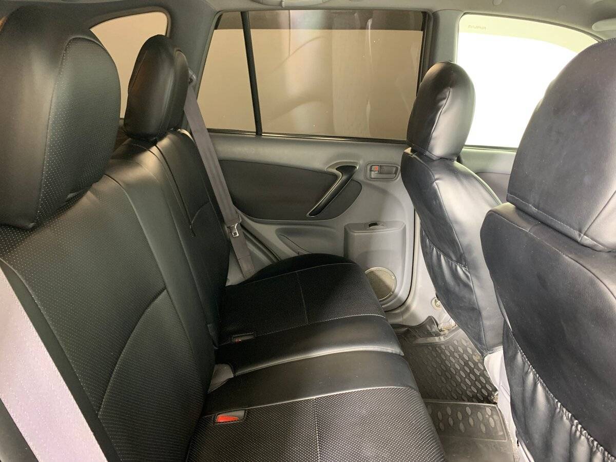 Toyota RAV4 2002 года с пробегом. Фото: #16