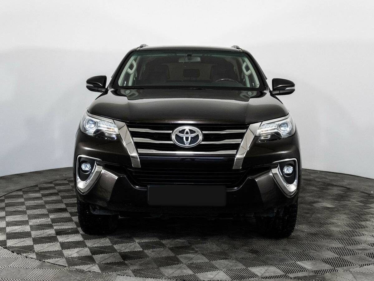 Toyota Fortuner 2018 года с пробегом. Фото: #2