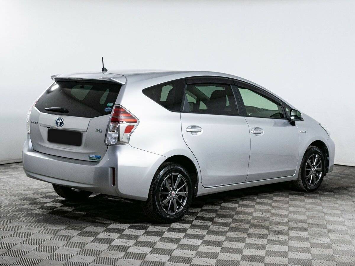 Toyota Prius Alpha 2017 года с пробегом. Фото: #4