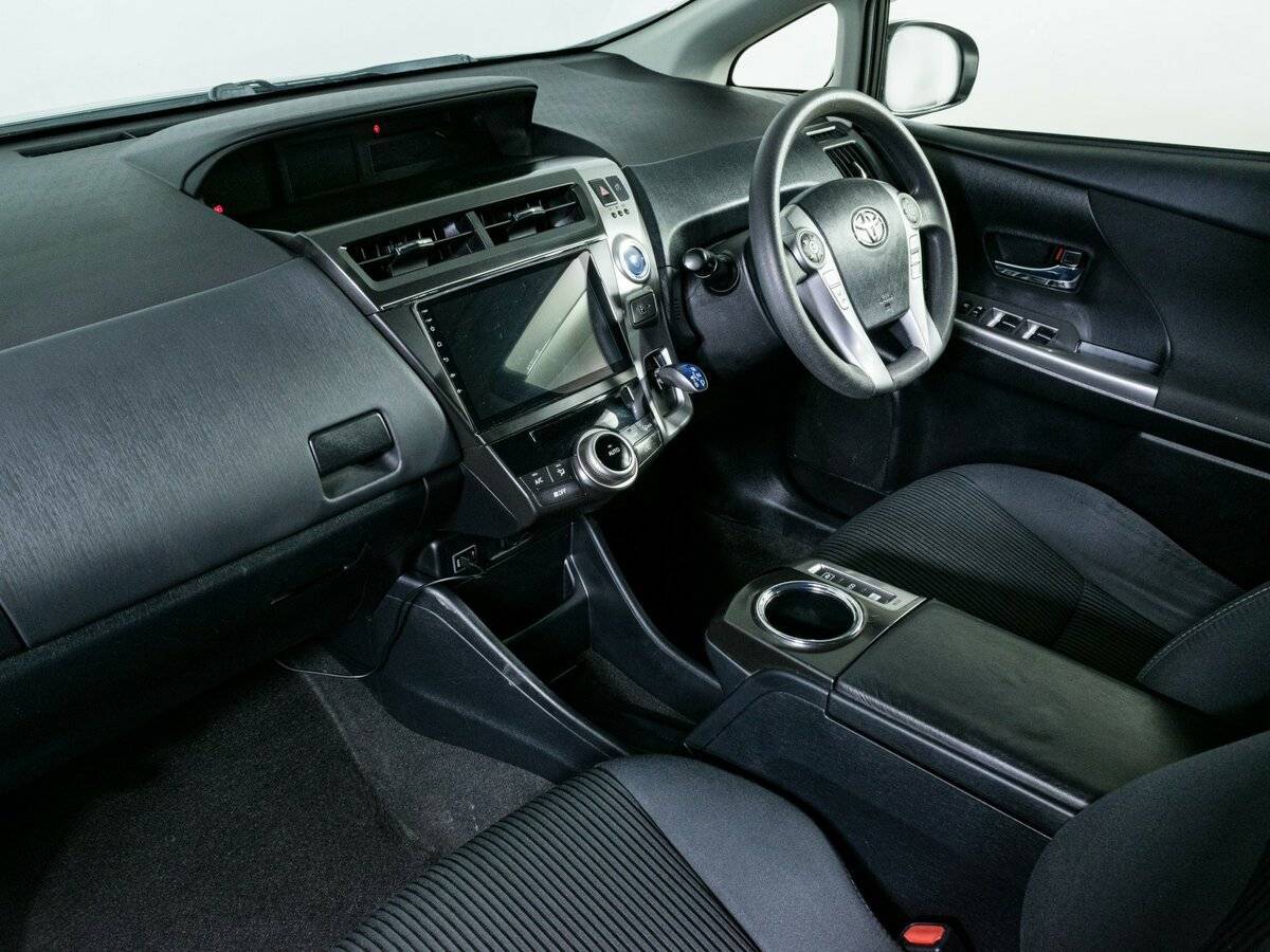 Toyota Prius Alpha 2017 года с пробегом. Фото: #9