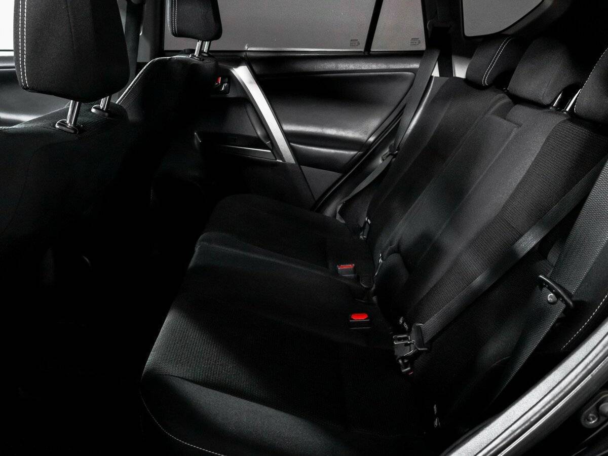 Toyota RAV4 2017 года с пробегом. Фото: #9