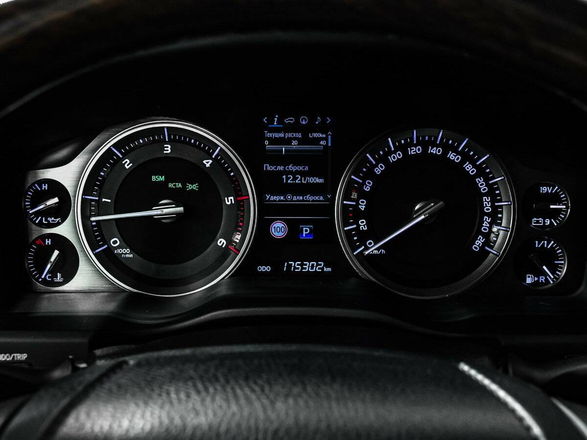 Toyota Land Cruiser 2015 года с пробегом. Фото: #9