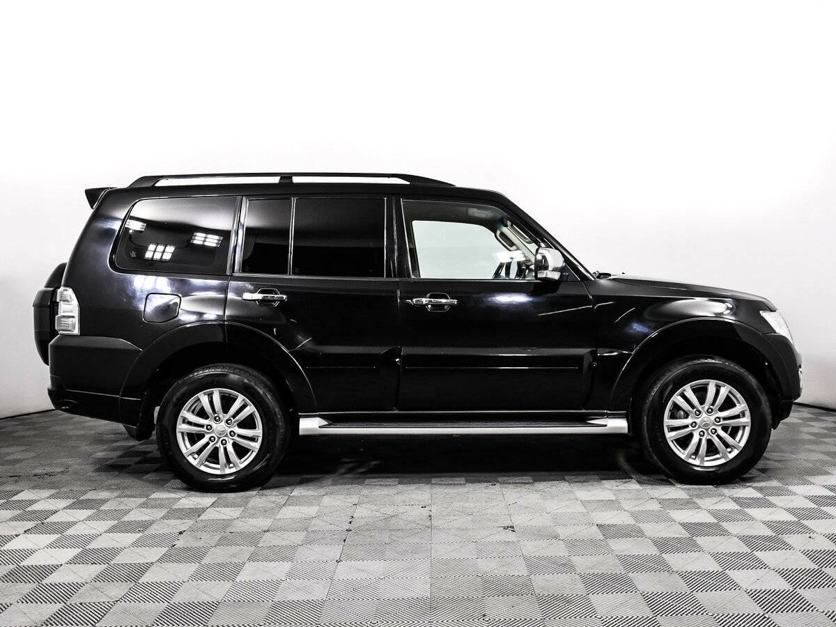 Mitsubishi Pajero 2017 года с пробегом. Фото: #3