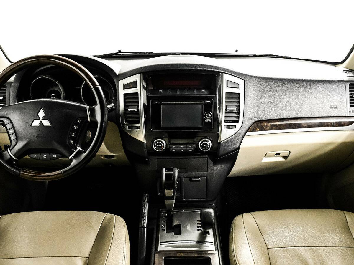 Mitsubishi Pajero 2017 года с пробегом. Фото: #10