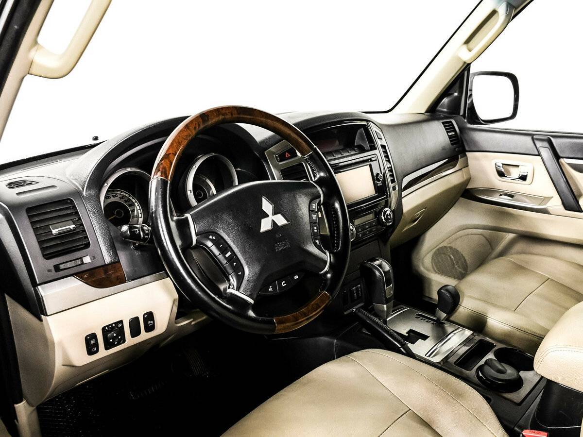 Mitsubishi Pajero 2017 года с пробегом. Фото: #12