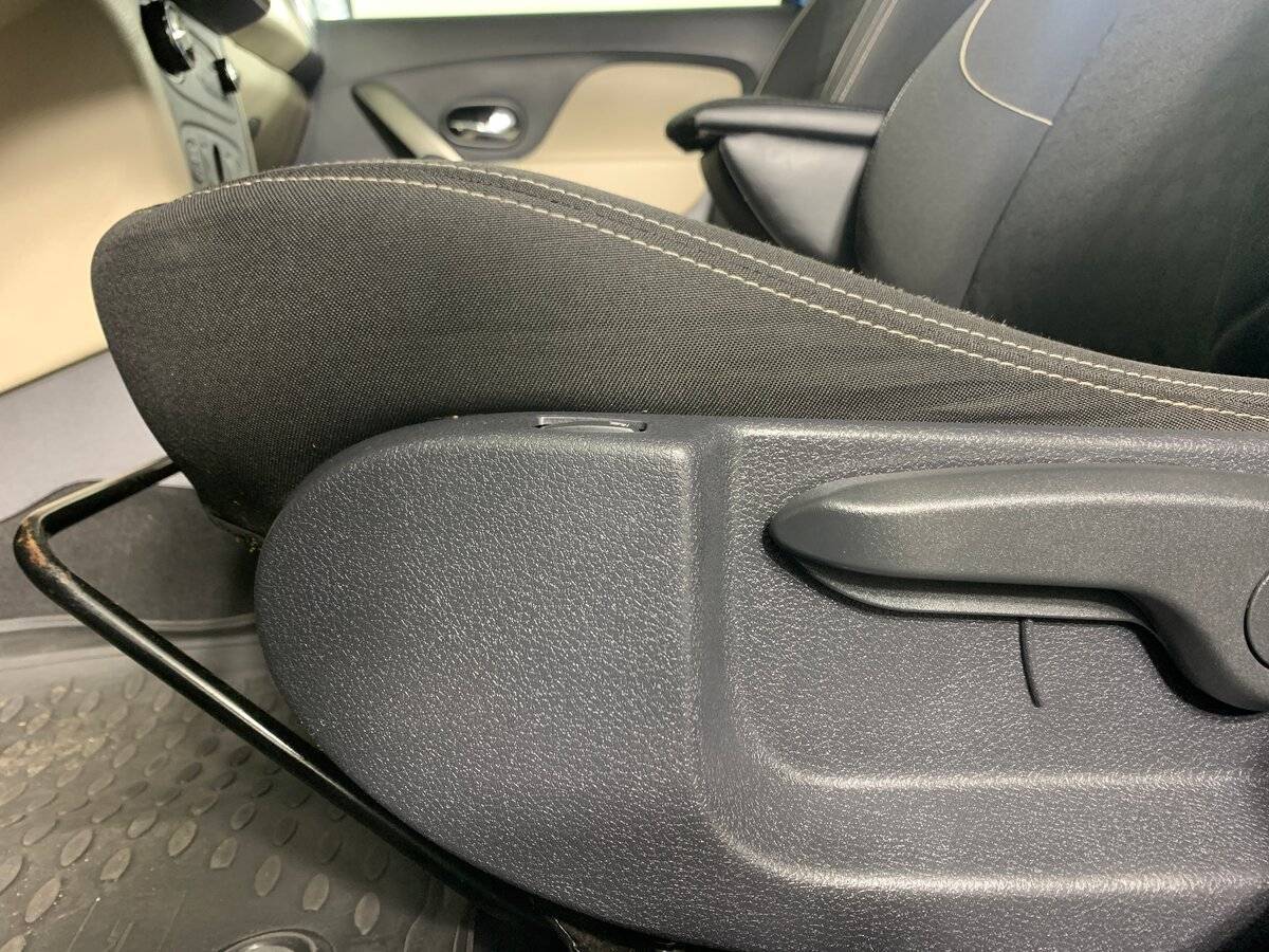 Б/У Рено Логан 2015 года. Фото: #15