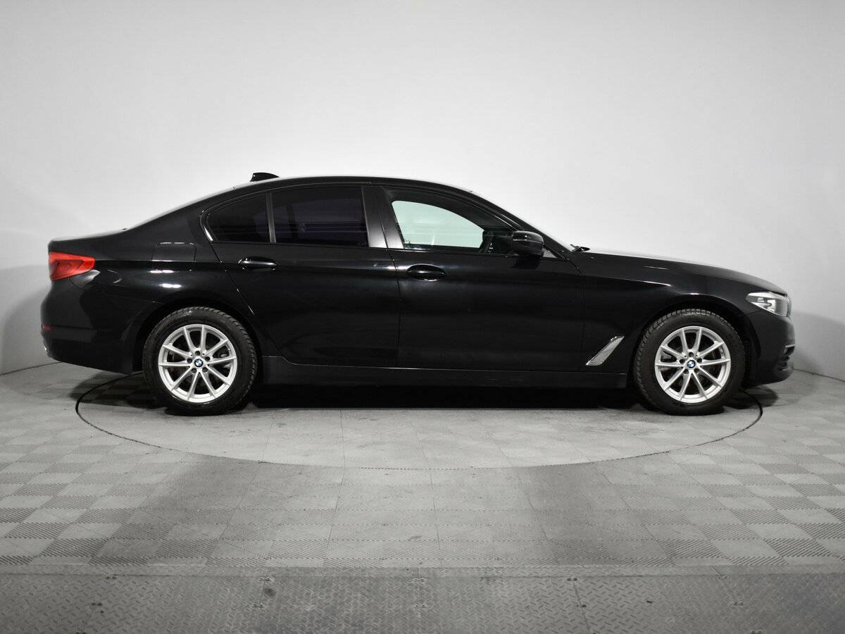 BMW 5 серии 2020 года с пробегом. Фото: #3