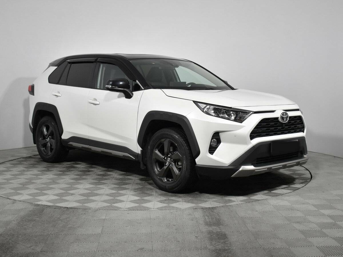 Toyota RAV4 2022 года с пробегом. Фото: #2