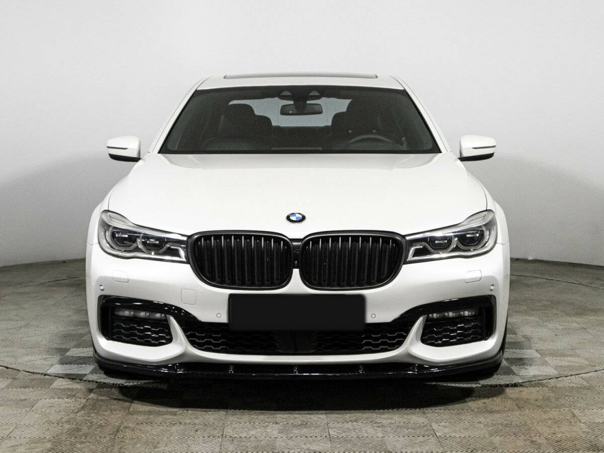 BMW 7 серии 2016 года с пробегом. Фото: #1