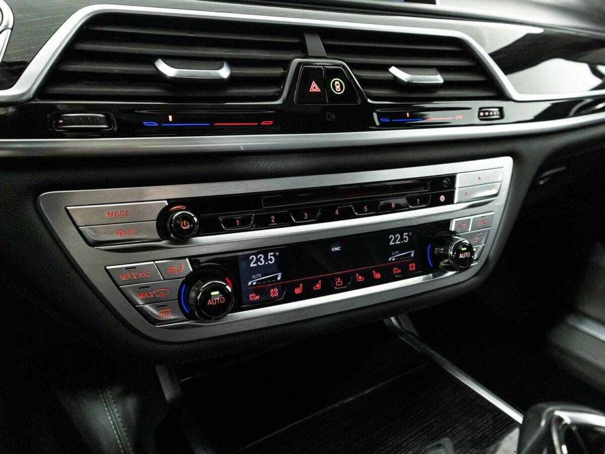 BMW 7 серии 2016 года с пробегом. Фото: #24