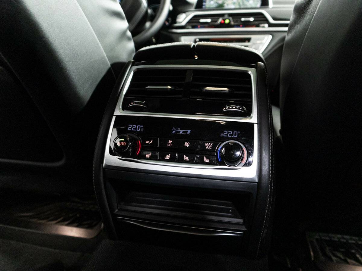 BMW 7 серии 2016 года с пробегом. Фото: #31