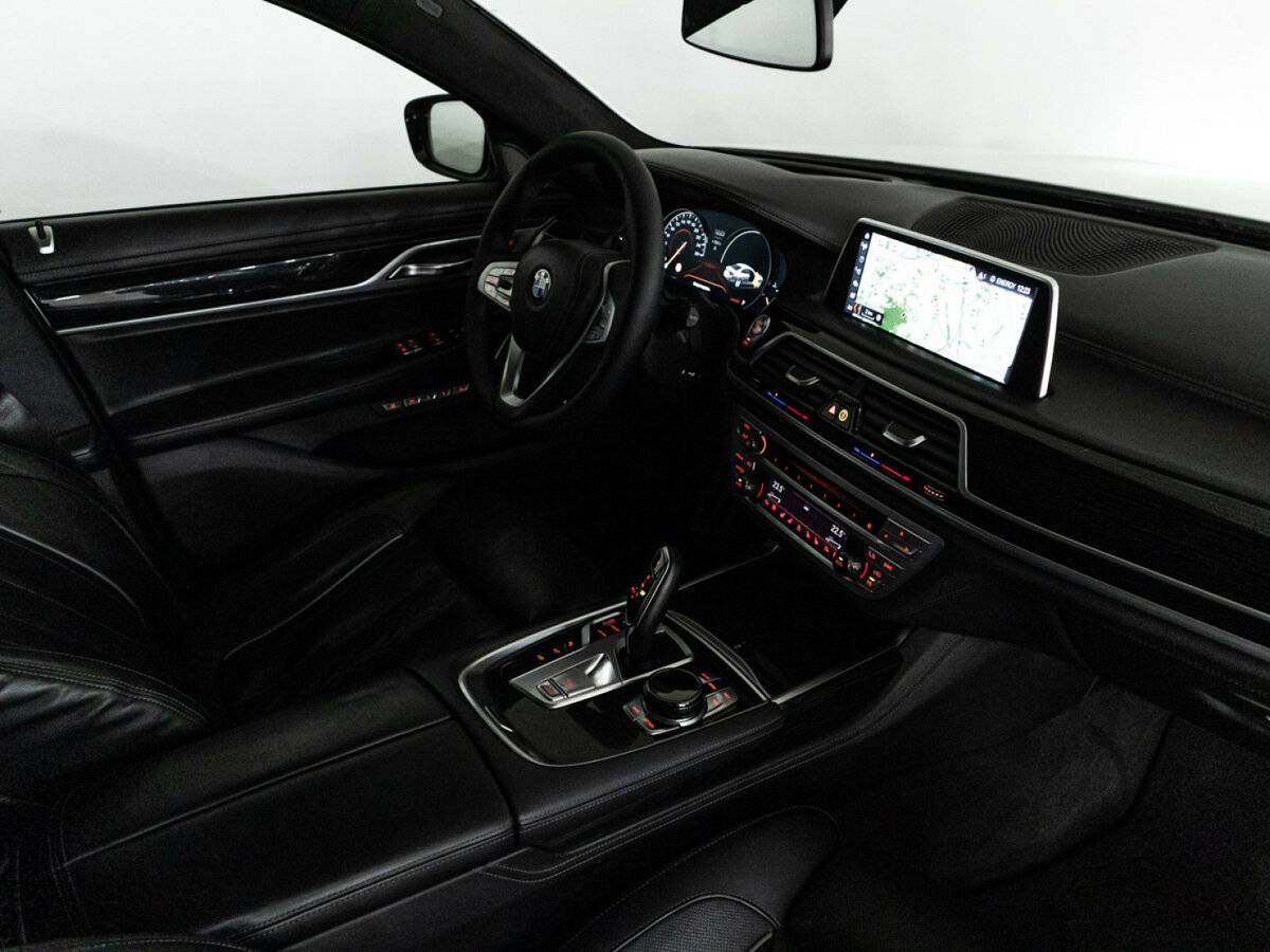 BMW 7 серии 2016 года с пробегом. Фото: #32