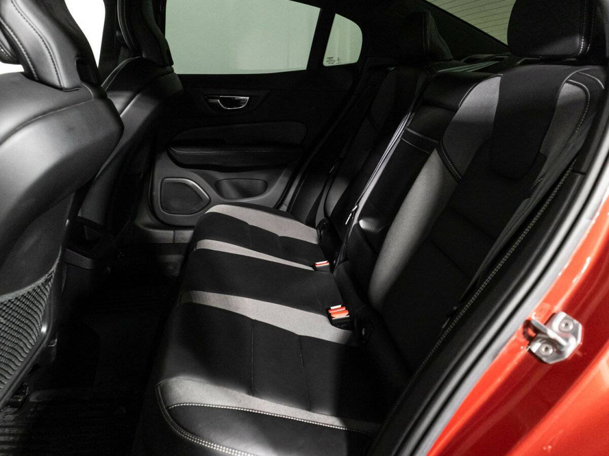 Volvo S60 2019 года с пробегом. Фото: #9