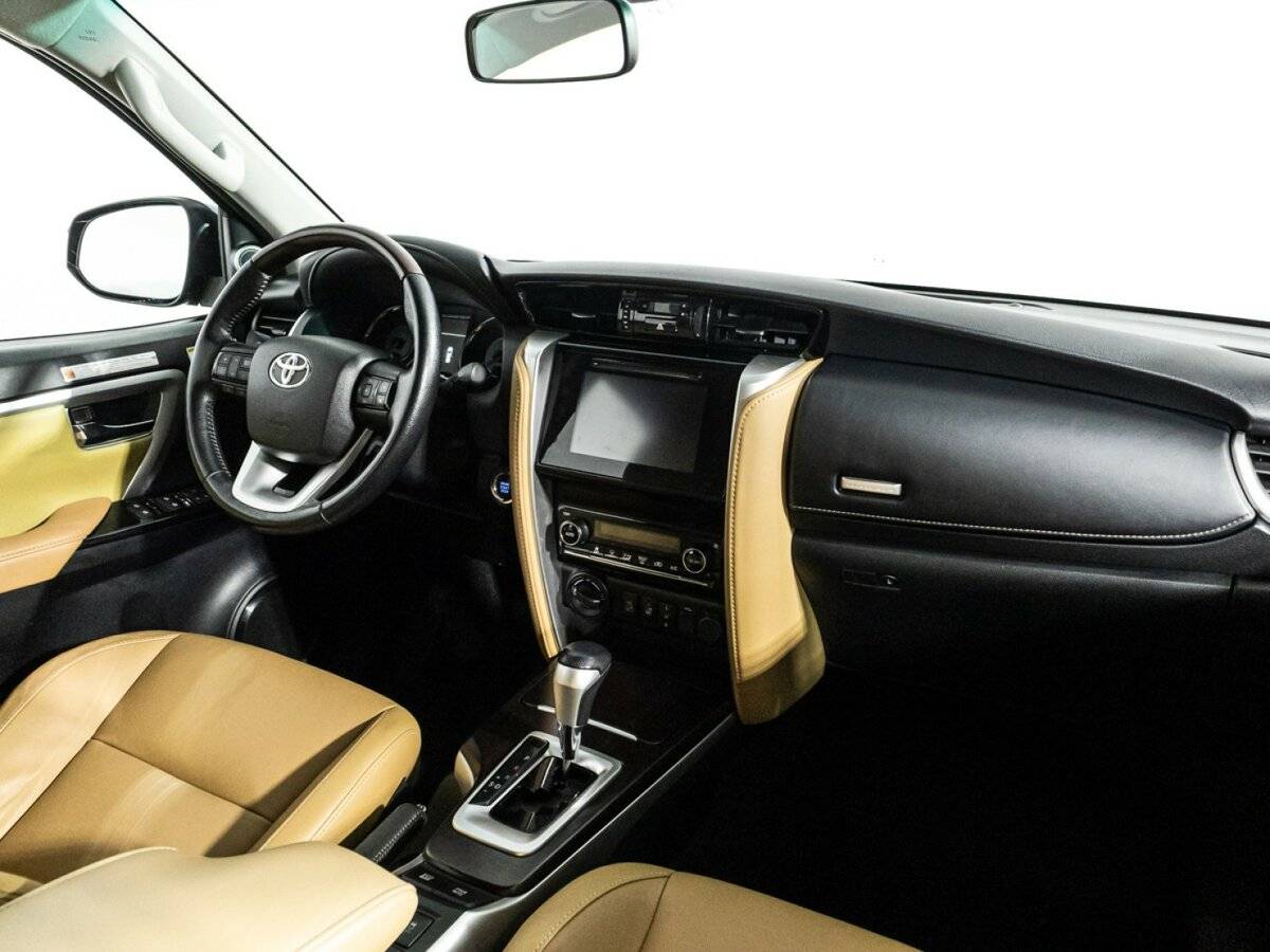 Toyota Fortuner 2019 года с пробегом. Фото: #8