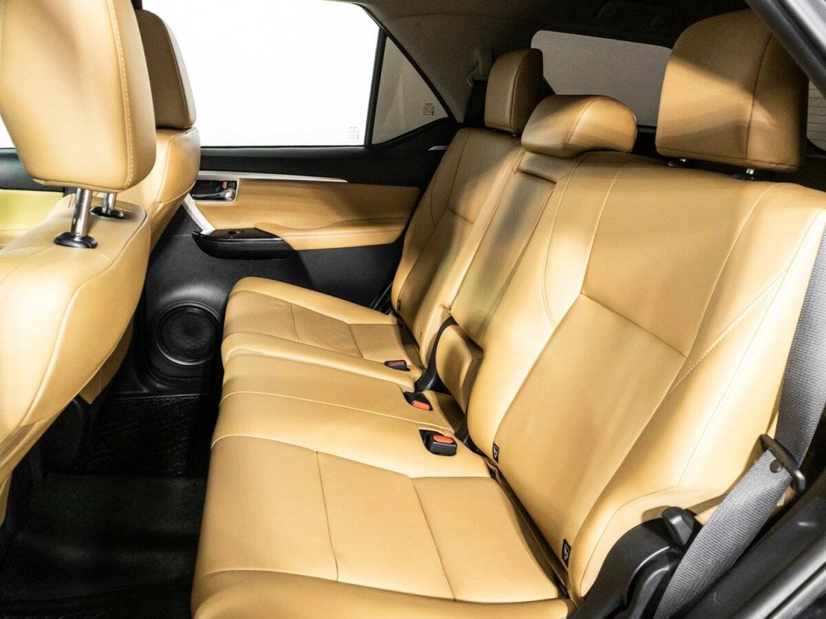 Toyota Fortuner 2019 года с пробегом. Фото: #9