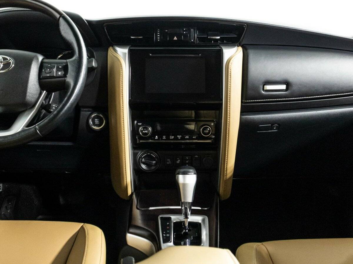 Toyota Fortuner 2019 года с пробегом. Фото: #13
