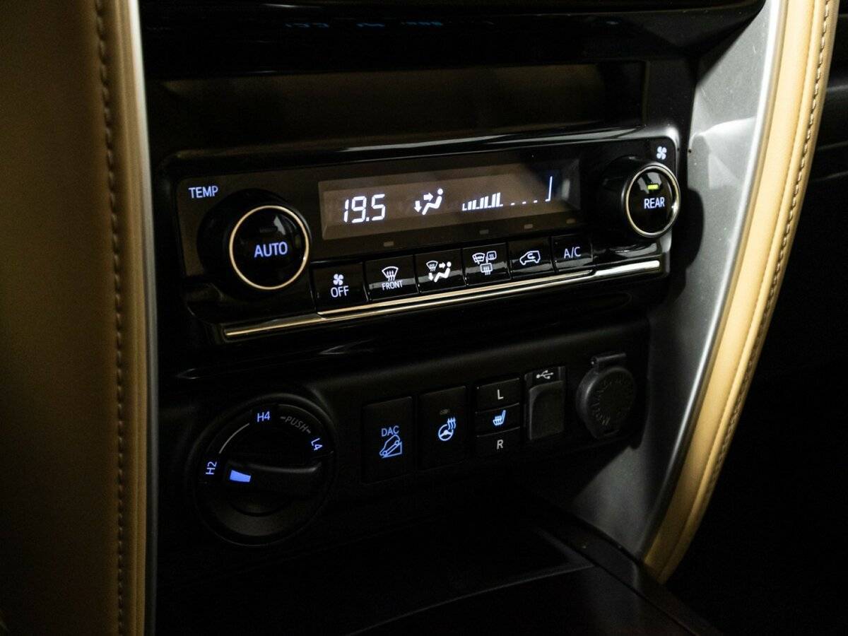 Toyota Fortuner 2019 года с пробегом. Фото: #21