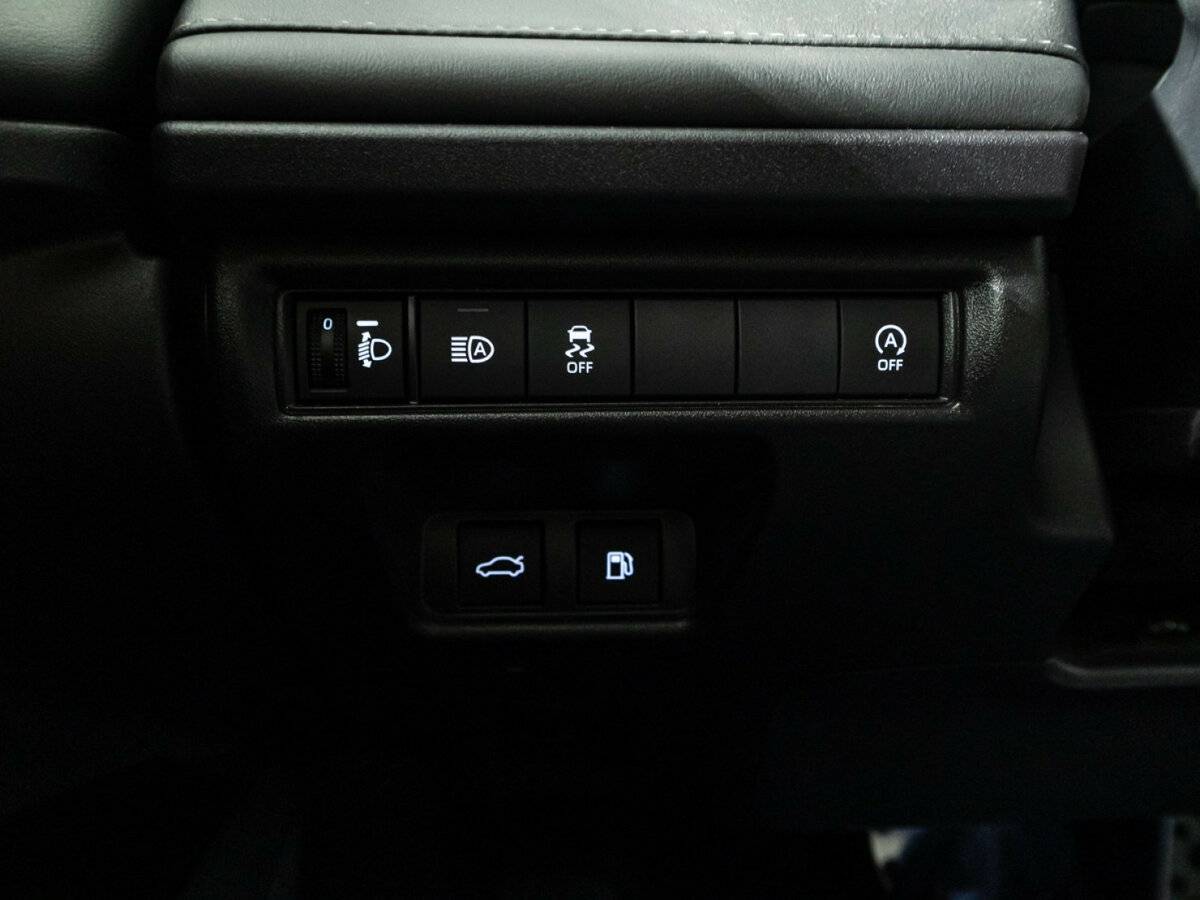 Toyota Camry 2024 года с пробегом. Фото: #18