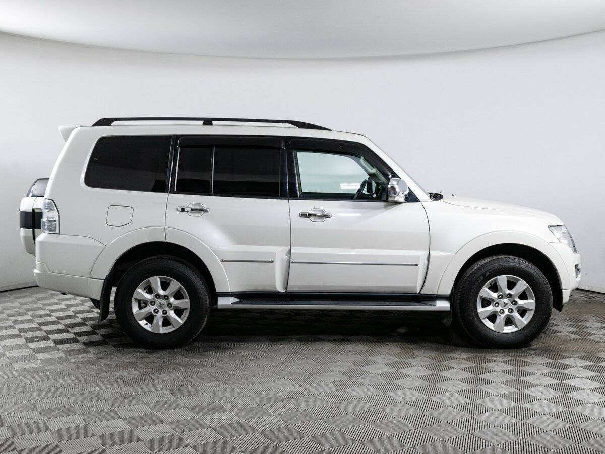 Mitsubishi Pajero 2021 года с пробегом. Фото: #3