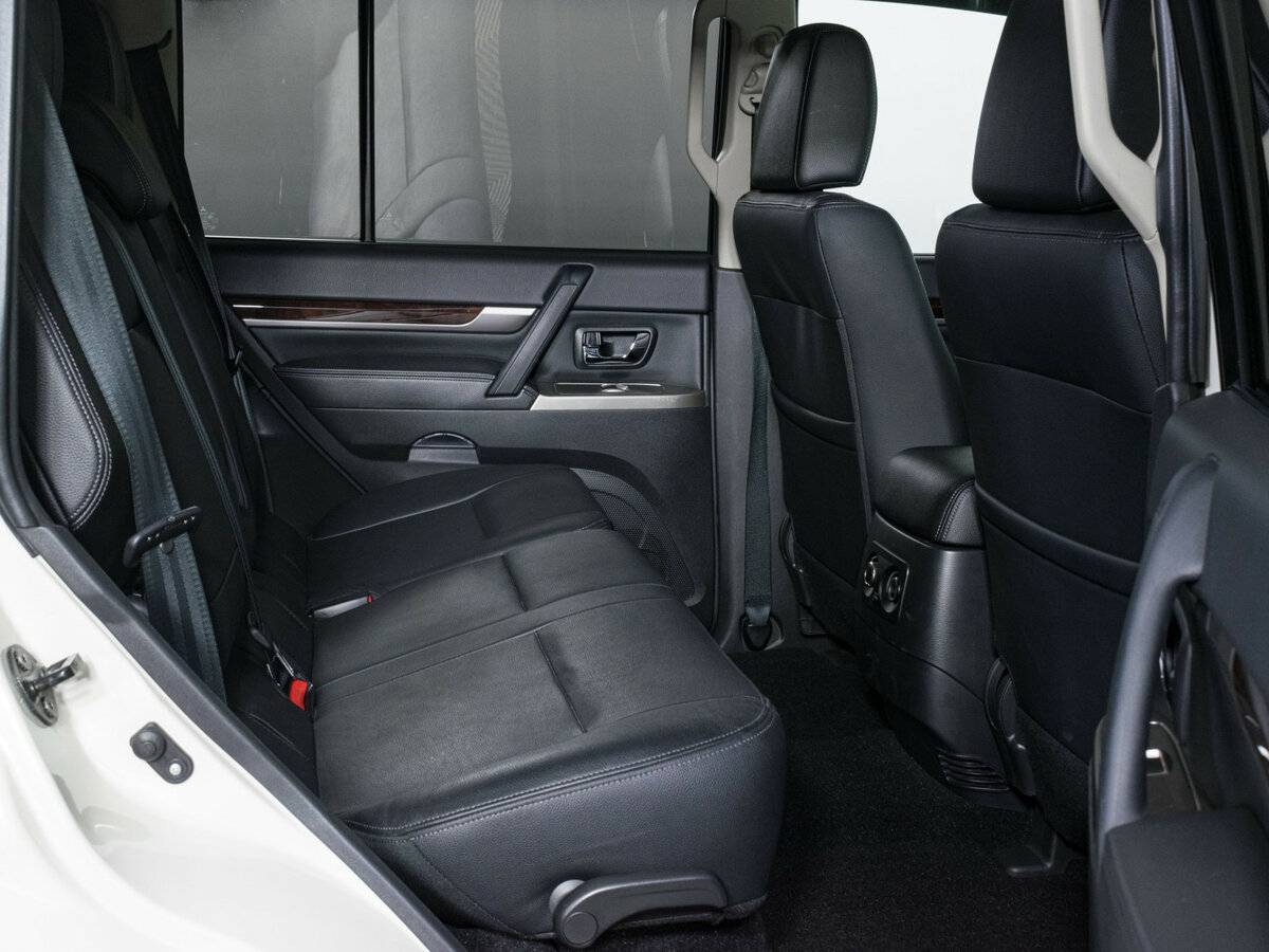 Mitsubishi Pajero 2021 года с пробегом. Фото: #11