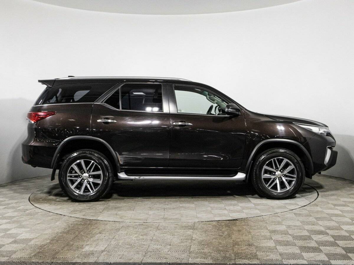 Toyota Fortuner 2017 года с пробегом. Фото: #3