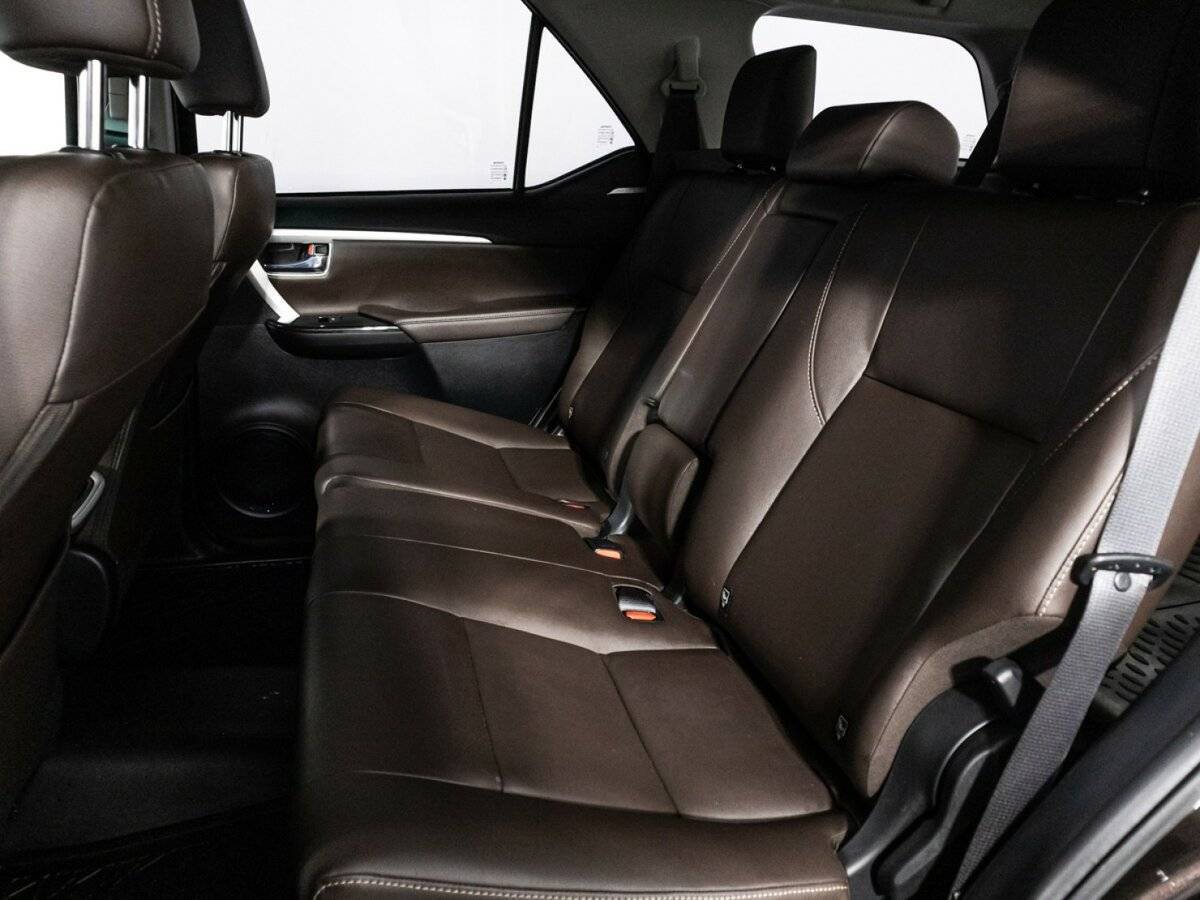 Toyota Fortuner 2017 года с пробегом. Фото: #9