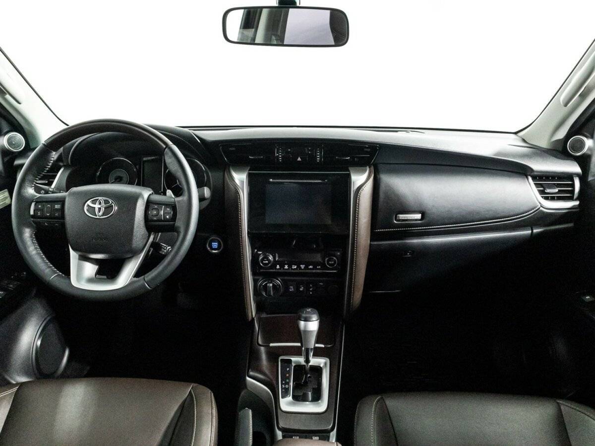 Toyota Fortuner 2017 года с пробегом. Фото: #12