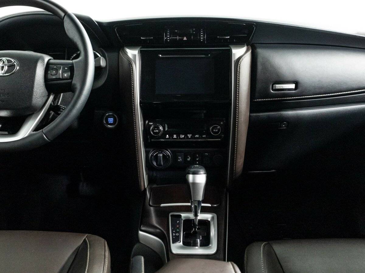 Toyota Fortuner 2017 года с пробегом. Фото: #13