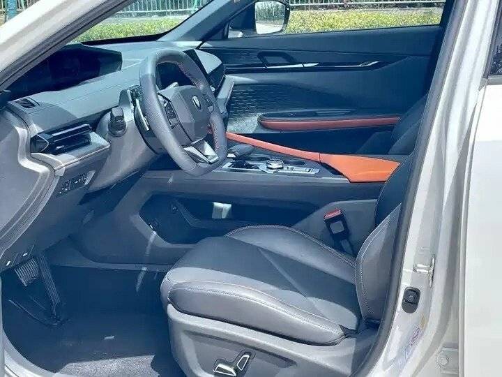 Changan UNI-V 2022 года с пробегом. Фото: #5